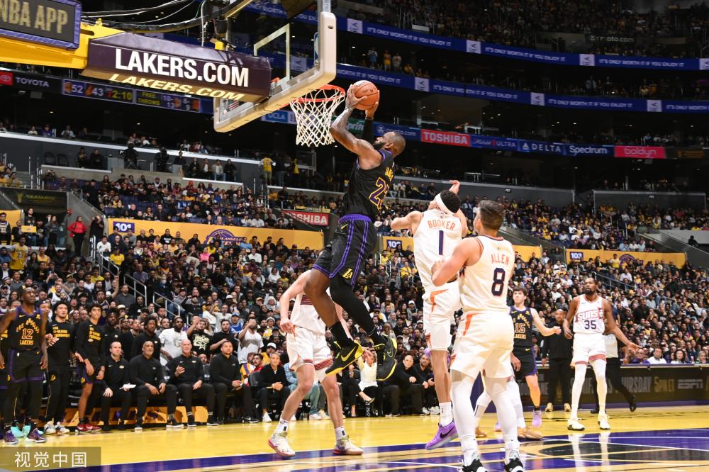 凭借敏捷的 凭借敏捷的